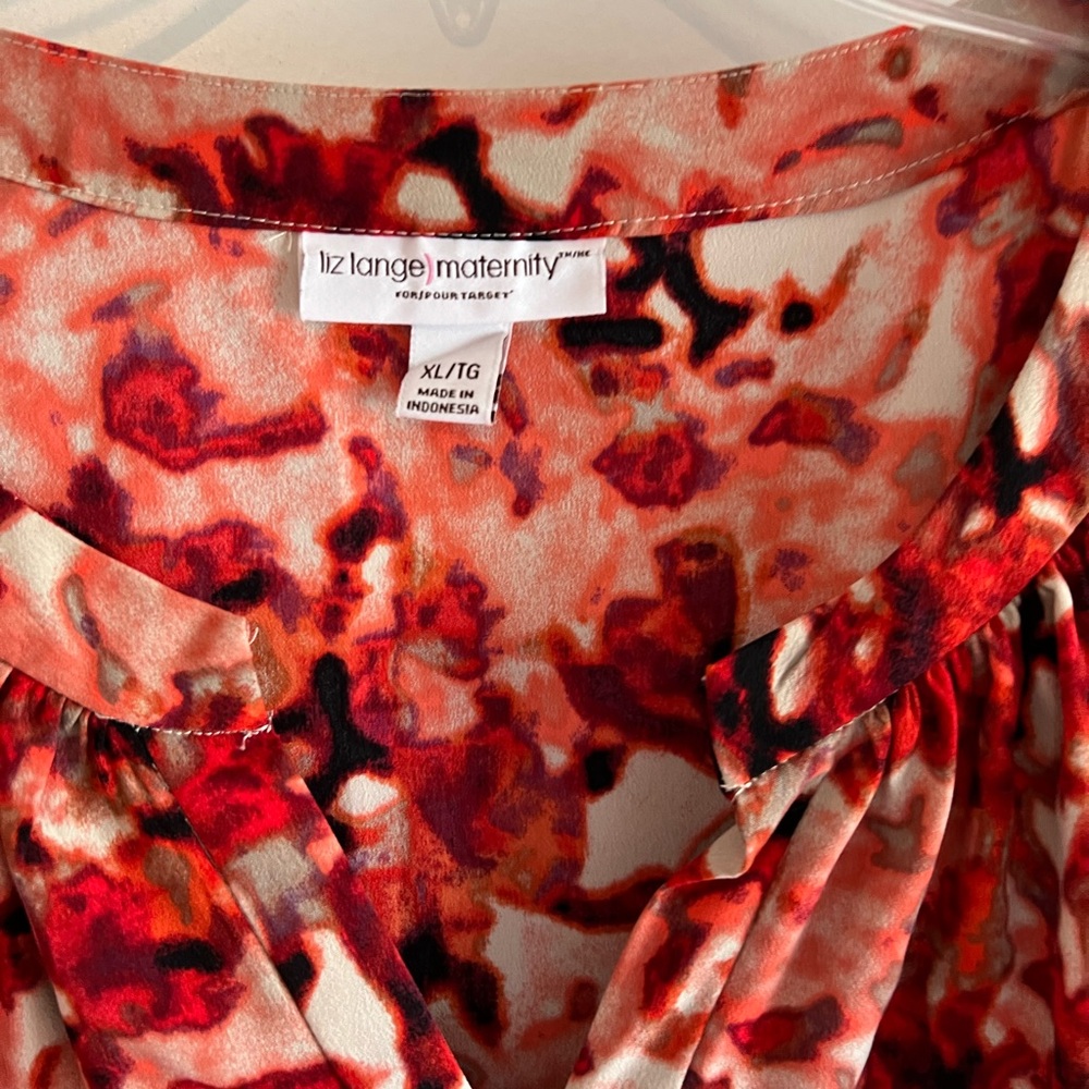 Liz Lange Maternity Blouse in Red, Pink, White Abstract Print